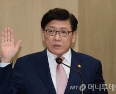 '초보장관' 정진엽 복지부 장관의 호된 신고식