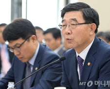 국감 2일차, 노동개혁 '불똥'…피감기관 與·野 자료 차별 논란도