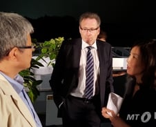 "벤츠, 중국에서 판매 53% 늘린 비결은…"