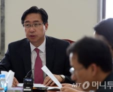 [단독]중기청 산하기관 공공기관장 연봉, 신입사원 6.7배