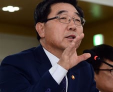 이기권 고용부 장관 "대타협으로 첫걸음 뗐다"