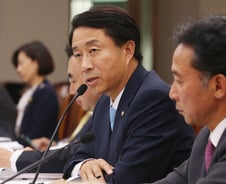 조정식 의원 "학교 인조잔디구장 91%, 유해물질 검출"