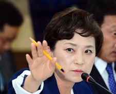 공공기관 임금피크제 청년일자리 8000명? "거짓말 정책"