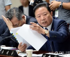 "망신주기" vs "불성실" 국감 증인 장외 신경전 가열