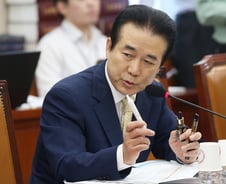 "아프리카도 아니고…" 나성린 발언에 기재위 野 '울컥'