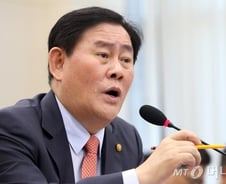 최경환 "현금성 자산 지나친 규제, 국제경쟁력↓"