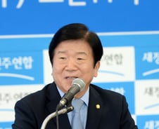 [300어록]"지난해 똑같은 질문했다. 또 다시 '조만간'인가"