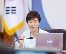 [단독]朴대통령 청년희망펀드, '기업 돈' 안 받는다