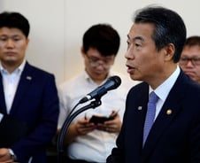 "여당무죄, 야당유죄냐"… 행자부 국감 시작부터 '불꽃'