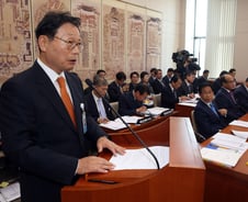 언론중재위 "잘못된 인터넷 뉴스, 수정 권한 검토"