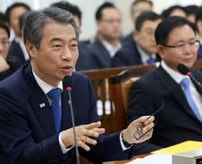 "행자부 선거주무부처 아냐"…국감서 논란 재점화 