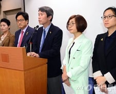 [상임위동향]노동개혁 5대법 칼자루 쥔 野…"받어, 말어"