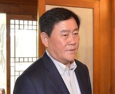 최경환, 산업위 출석?…與 "정치공세" vs 野 "출석해 해명"