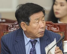 [300어록]"경상남도 같지 않아서 다행입니다"