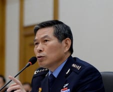 '사드 중립' 공군총장에 유승민-문재인 '정면 격돌'