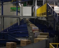 추석 앞 '데뷔'…하루 60만건 처리 한진 동남권 택배터미널 가보니