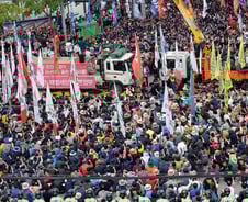 민주노총 서울 도심 총파업… 경찰, 한상균 위원장 검거 시도