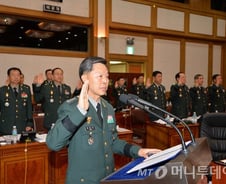 "성추문 육군 장성 전역지원서 위변조, 수사해야"