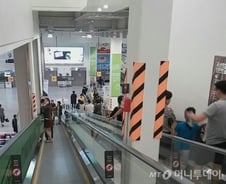 쇼핑에 빠진 남자들…100일 맞은 이마트타운