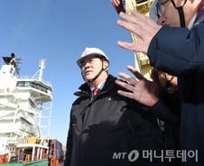 인천항, 중고차 야적장 부지 불법 운영 논란