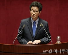 [300어록]"당신들이 뭐든 다 할 수 있다고 생각하지마!"