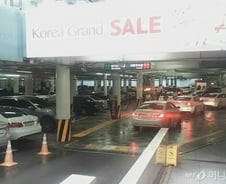 [르포]한국판 '블랙프라이데이' 첫날…"빈 수레만 요란"