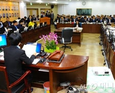 환노위 국감, 근로자 인권 문제 부각…5대 입법 관련 공방