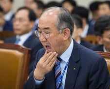 이덕훈 '황제출장' 논란에…"출장 줄이겠다"