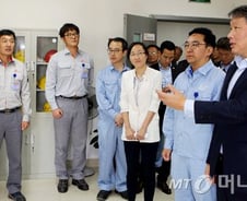 與 "기업 경영자들에 대한 배임죄 적용 신중해야"