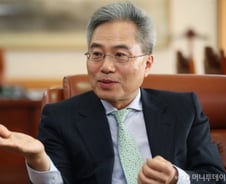 최장수 은행장에서 민간 출신 협회장으로 