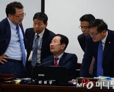 교문위 국감, 동북아역사재단 이사장 전력 두고 여야 정면충돌