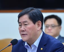 최경환 "韓 고령화·저출산 현상, 전세계 아무도 경험못해"