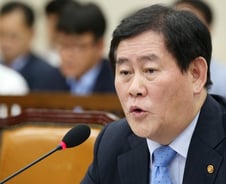 최경환 "성장률 3.1% 하방 리스크 있다"