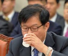 2만원 TV캐비넷이 2억원으로…무역보험공사는 '보증'