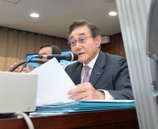 [300어록] 안상수 "'친구가 미우면 경마를 가르쳐라'는 말이 있다"