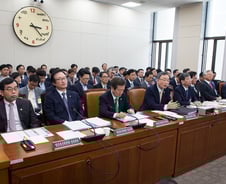 LGU+은 지적받고…'고영주 블랙홀'은 진행중