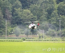 농약살포용 무인헬기 수리비만 83억…"배보다 배꼽이 더 크다"