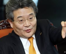 [단독]'신동주 친구' 민유성 "신동빈 실수 바로잡겠다"
