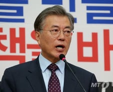 '국정화'에 막가는 정치권…"北 지령" vs "친박 실성"