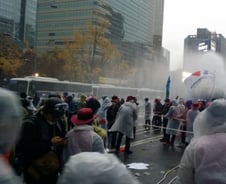 경찰, 차벽 붕괴에 '물대포·캡사이신' 분사…'충돌' 격화