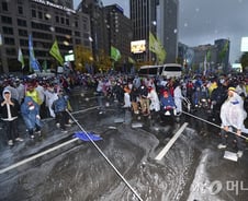 광화문 민중총궐기 '격렬' 충돌…연행·부상자 속출