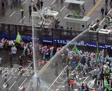 "불순·폭력시위"vs"살인적 진압" 여야 반응 극과극