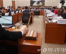 [뷰300]세월호 감정싸움에 예산도 법안도 밀쳐둔 농해수위