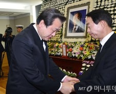 [YS서거]상주가 된 상도동계…JP·MB에 文도 조문행렬