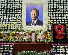 "각하, 외환보유고가 바닥났습니다" YS 반응이…