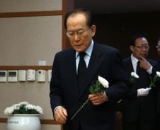 [YS서거] 이회창 "민주화 큰 족적"…'음수사원' 뜻 기려