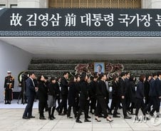 [YS서거]국회 분향소 마련, 김무성·서청원 첫 조문