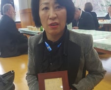 [YS서거]45년 전 '대통령 되세요' 외친 소녀, 'YS 사인' 들고 조문