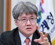 "최경환 지역구 사무소도 줄인단 말에 다른 의원들 침묵"