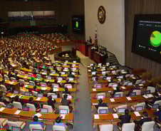 [본회의통과]사학연금도 '더 내고 덜 받는다'